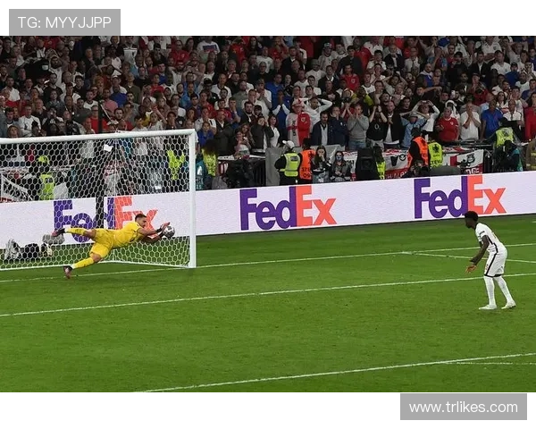 从欧洲杯点球阴影到核心领袖：萨卡的成长与重生