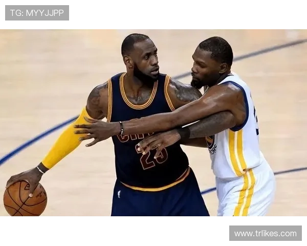 杜兰特一出场，那光鲜生活和球场拼命活脱脱两个世界啊，真服了